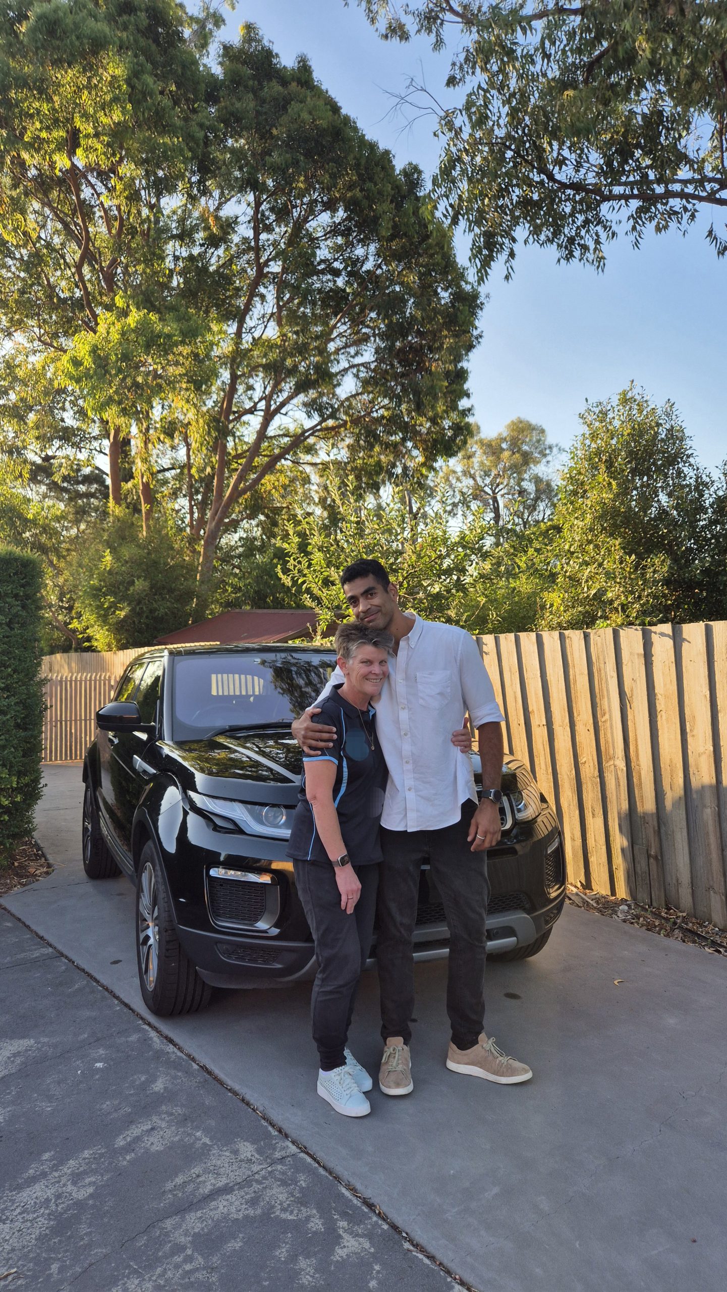 Advisor and client with a purchased car